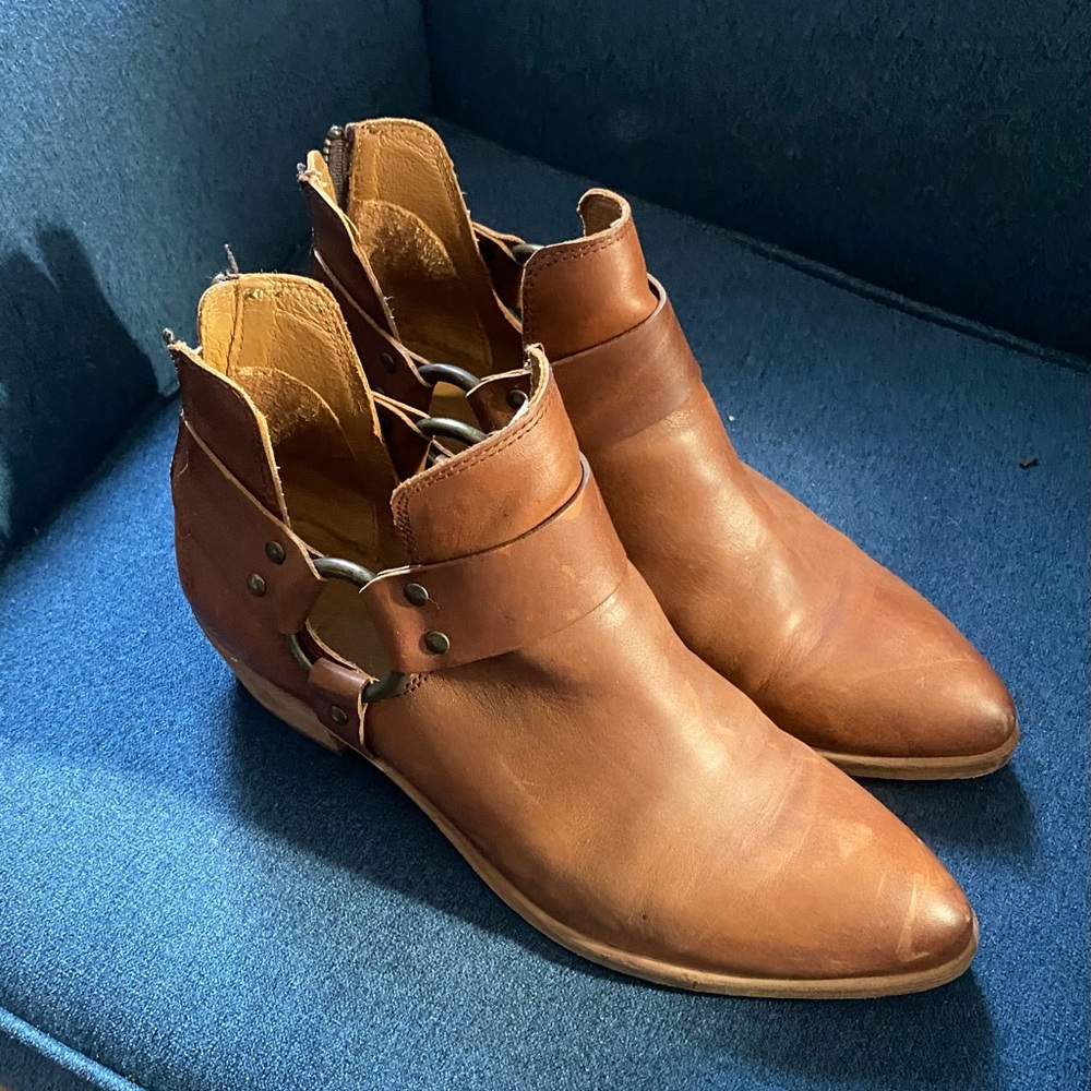FRYE RAY Leather Back Zip Harness Ankle Boots Distressed Brown 9.5 like new